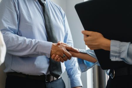 accountant and client shaking hands